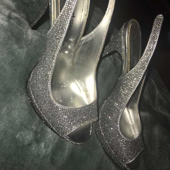 Silver Backless Moda Spana Heels! - Picture 2 of 3